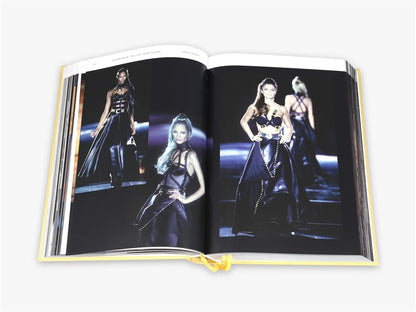 Versace: Catwalk : the Complete Collections